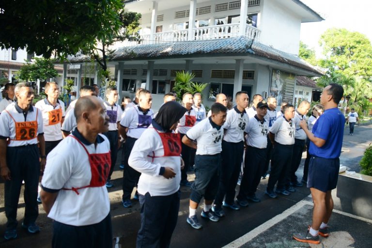 Pangkalan TNI AL Denpasar Tes Kesegaran Jasmani